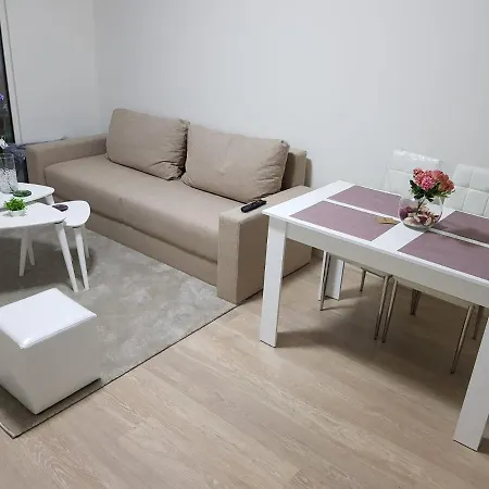 Sky City Luxury Apartment, Skopje